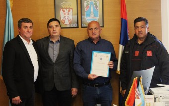 Дрон над њивама у Власотинцу: Ватрогасци из ваздуха траже пожаре и оне који их изазивају