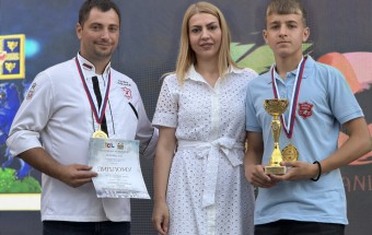 Мирис лесковачке мућкалице испунио Шоп-Ђокић: девет екипа у борби за најбољи традиционални специјалитет