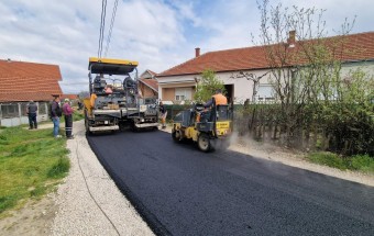 Почело асфалтирање улице Саве Ђорђевића у Бобишту, градоначелник обишао радове
