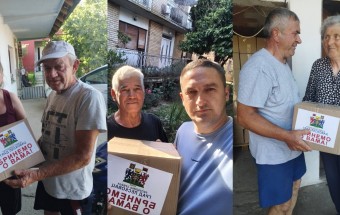 Преузимање пакета из хале Плави павиљон и подела суграђанима врше се истовремено
