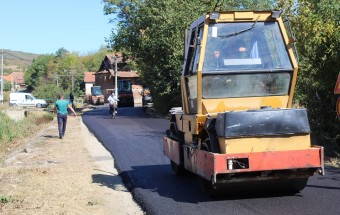 РЕХАБИЛИТАЦИЈА КОЛОВОЗА У КОНОПНИЦИ И УГРАДЊА ГРЕБАНОГ АСФАЛТА У ОРАШЈУ