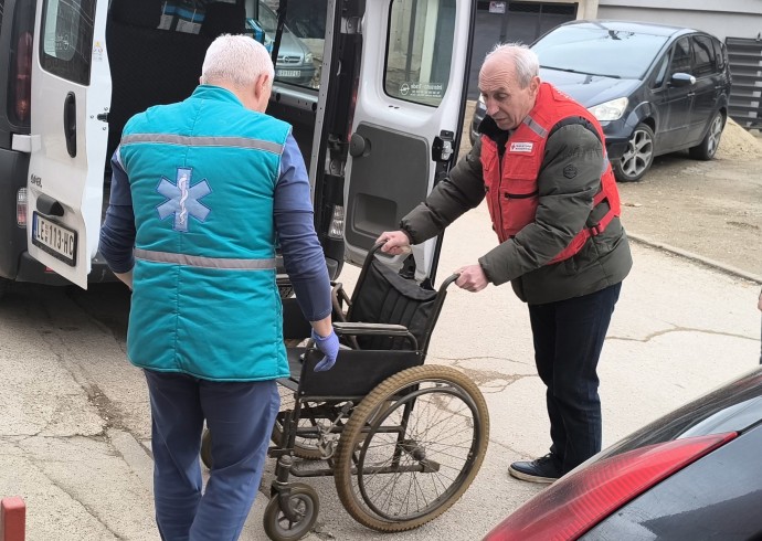 Crveni krst Leskovac uručio donaciju Gerontološkom centru