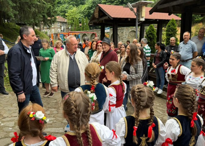 „Дани лесковачких брендова“ у кањону реке Вучјанке окупили љубитеље традиције и гастрономије