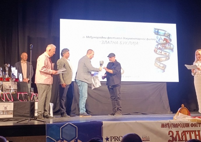 ГРАН ПРИ „ЗЛАТНА БУКЛИЈА“ ЗА ФИЛМ „ПАРК“ НЕБОЈШЕ ИЛИЋА ИЛКЕТА