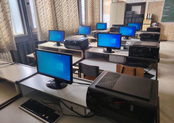 Исплаћено 11,9 милиона за набавку школске опреме и рачунара, редовне трошкове, јубиларне награде…