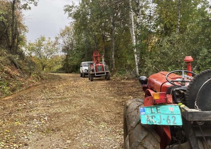 У Самарници се поставља гребани асфалт на скоро два километра пута