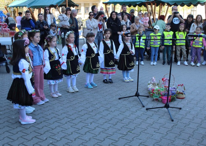 Васкршњи базар окупио школе, удружења и бројне посетиоце у Власотинцу