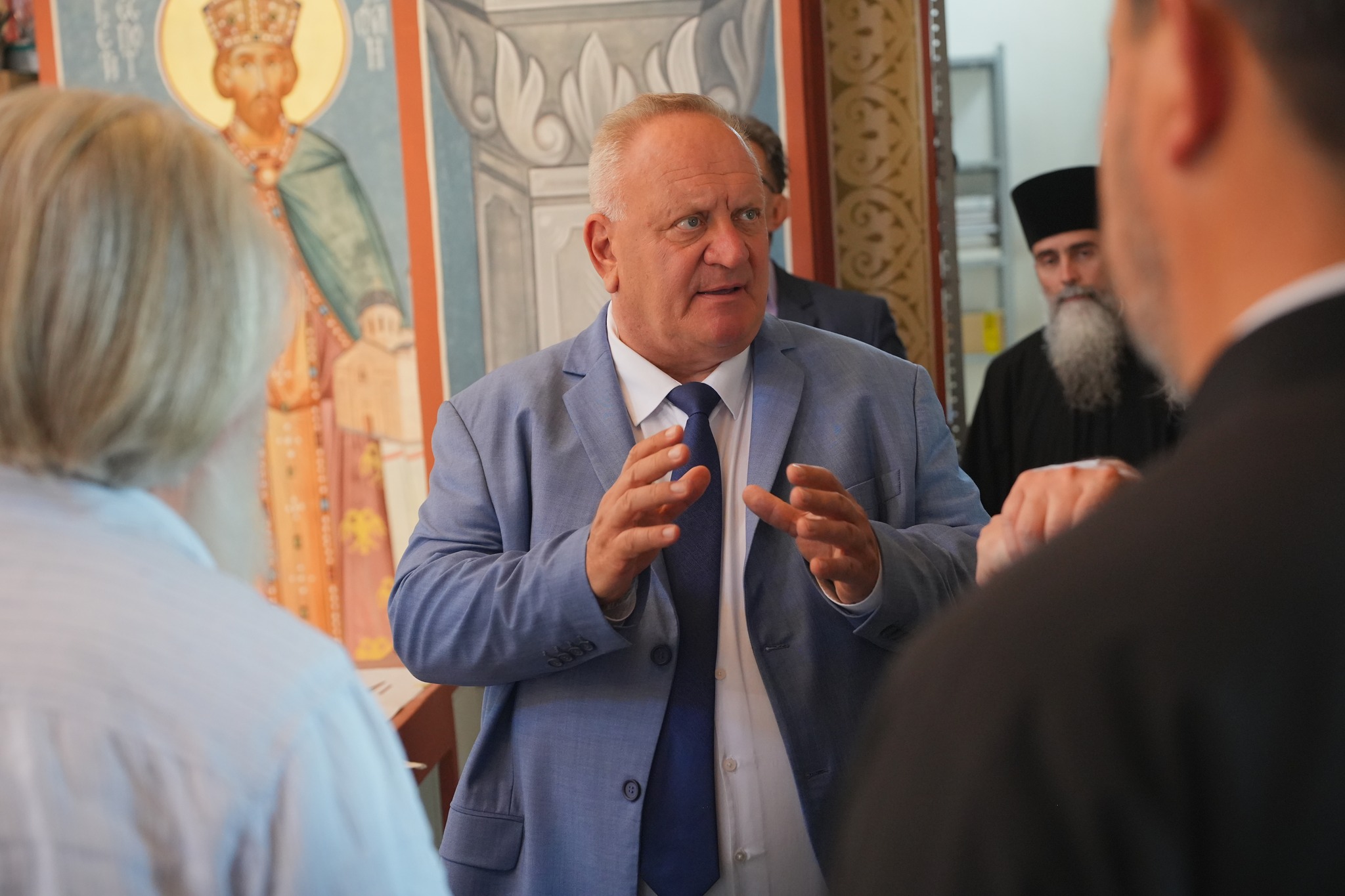 Митрополит Арсеније и градоначелник Горан Цветановић обишли радове у порти Храма Светог Симеона Мироточивог - 7