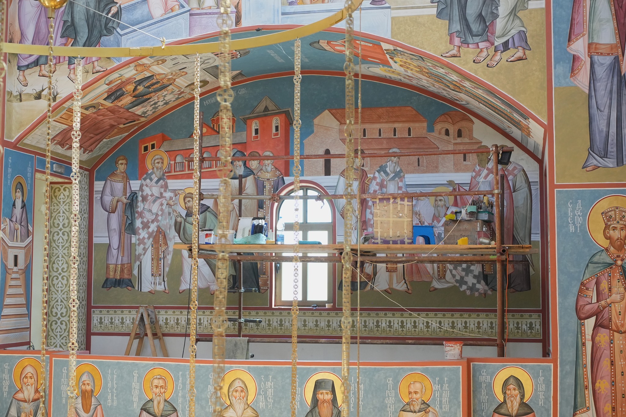 Митрополит Арсеније и градоначелник Горан Цветановић обишли радове у порти Храма Светог Симеона Мироточивог - 11
