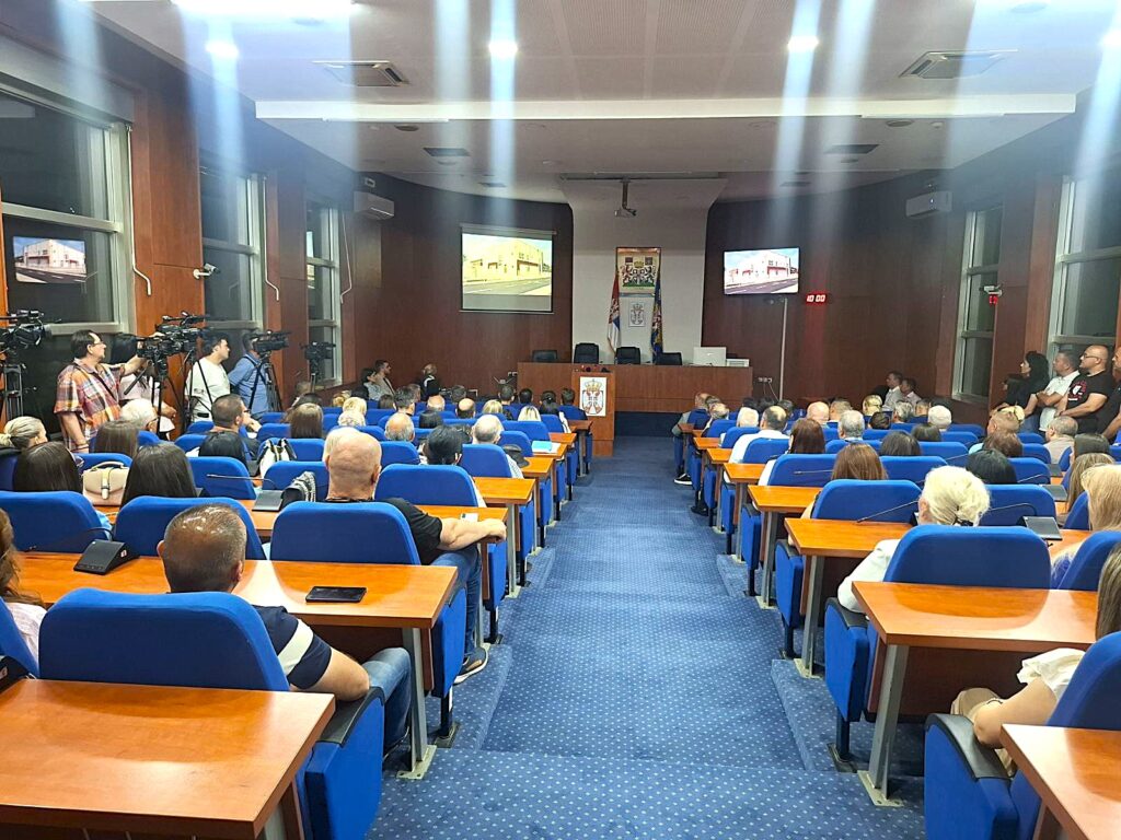 Градоначелнику Цветановићу уручено признање за изузетан допринос развоју локалне самоуправе и унапређењу управљања јавним финансијама