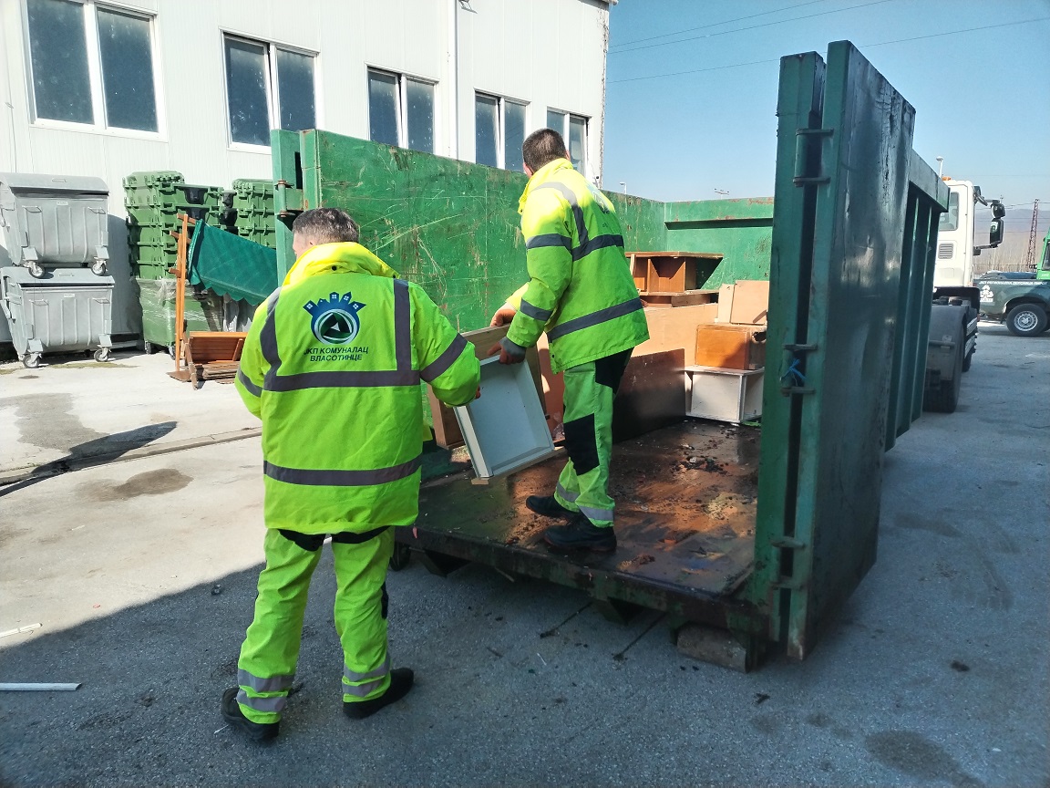 ПРВЕ КОЛИЧИНЕ КАБАСТОГ ОТПАДА ИЗ ВЛАСОТИНЦА КРЕНУЛЕ ПУТ ПИРОТСКЕ ДЕПОНИЈЕ И РЕЦИКЛАЖНОГ ЦЕНТРА