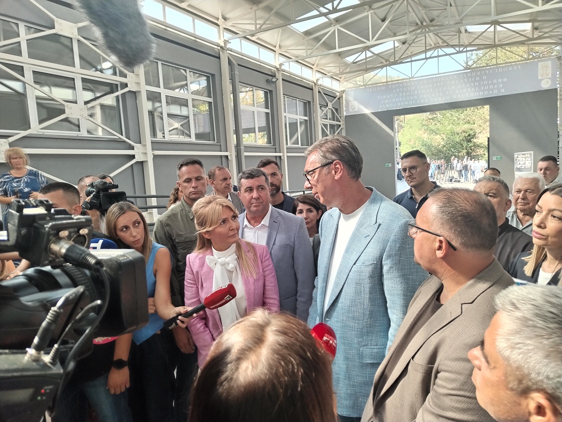 Predsednik Republike u Vlasotincu: „Dva putna pravca i vrtić – obećali smo, ispunićemo“