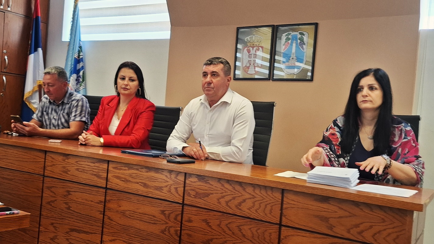 НАГРАЂЕНИ НАЈБОЉИ УЧЕНИЦИ, СТУДЕНТИ И МЛАДИ ТАЛЕНТИ