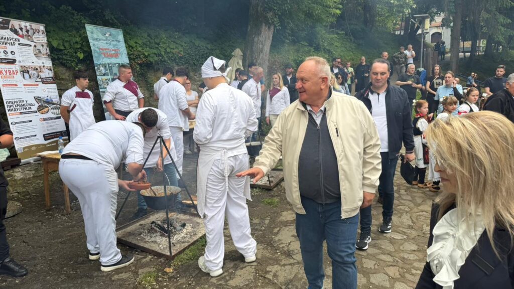 „Дани лесковачких брендова“ у кањону реке Вучјанке окупили љубитеље традиције и гастрономије - 2