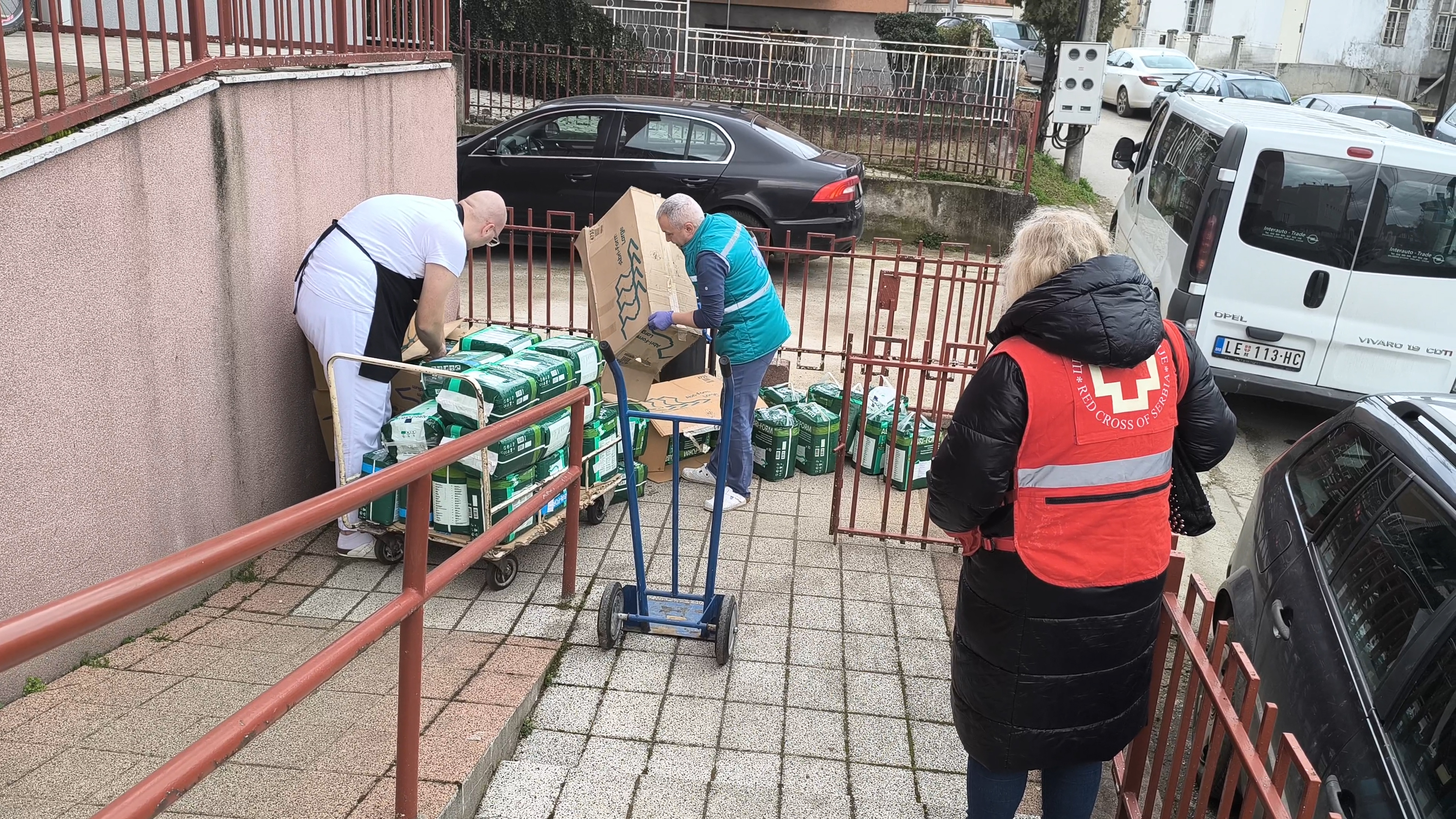 Crveni krst Leskovac uručio donaciju Gerontolo&scaron;kom centru